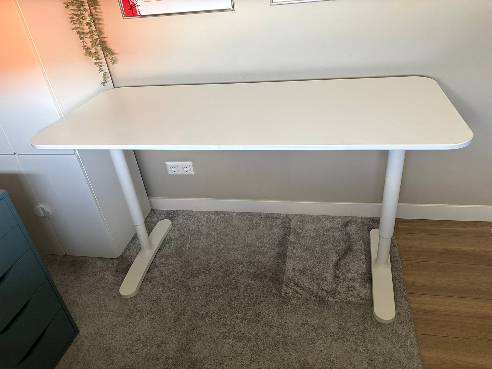 IKEA Bekant bureau 140x60 wit, Huis en Inrichting, Bureaus, Ophalen, Overige typen, Gebruikt, Spaanplaat of MDF