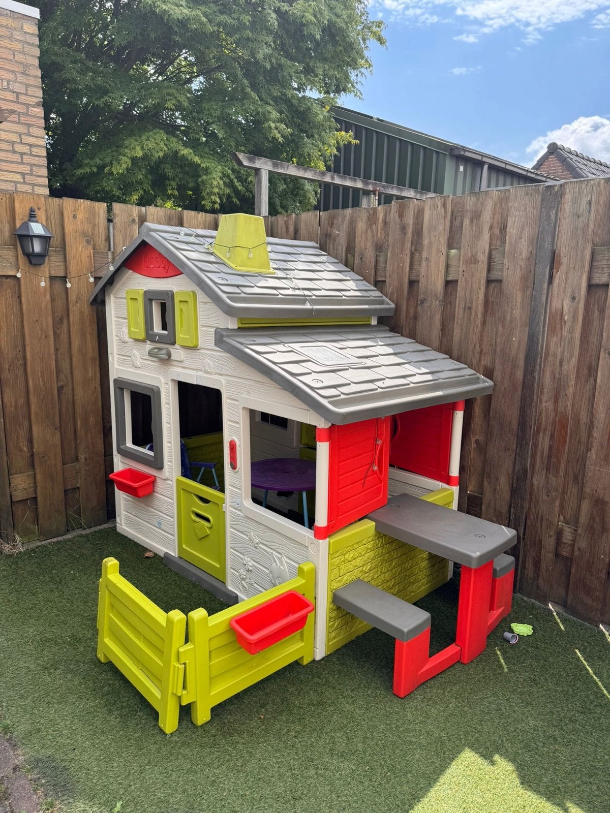 Smoby Speelhuisje met picknicktafel en hekje, Ophalen, Gebruikt, Kunststof