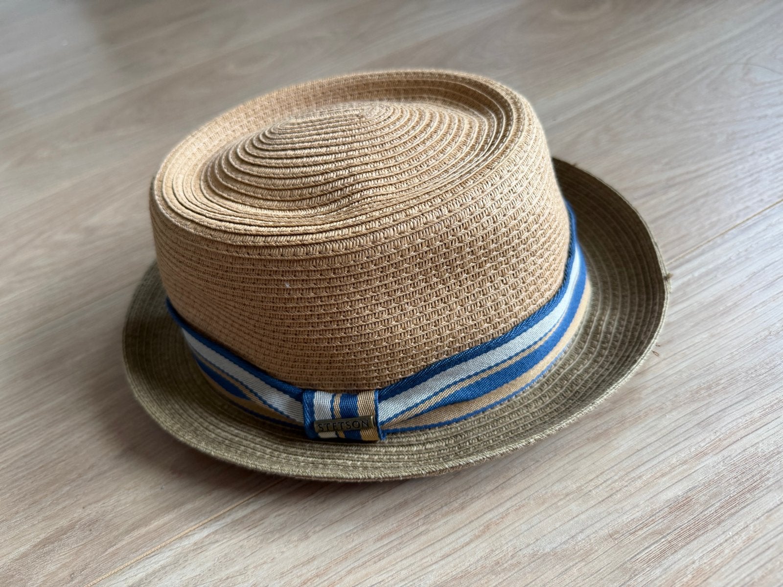 Stetson hoed maat L - Zo goed als nieuw, Kleding | Dames, Ophalen of Verzenden, Zo goed als nieuw, 58 cm (L, 7¼ inch) of meer