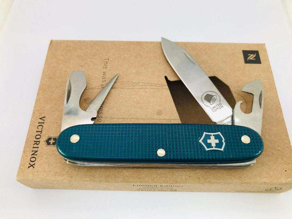 Victorinox Pioneer NESPRESSO Dharkan Teal Blue 2018 Limited, Ophalen of Verzenden, Zo goed als nieuw