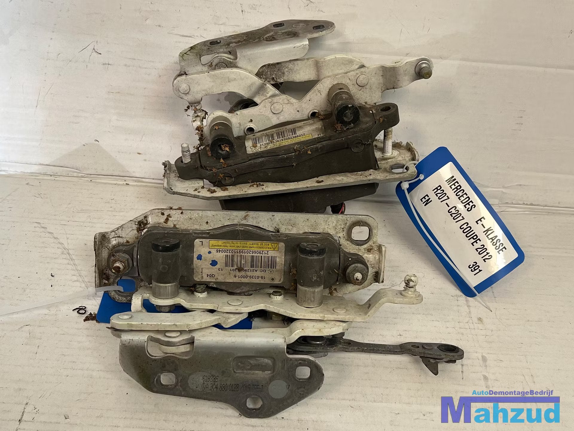 MERCEDES E klasse coupe C207 motorkap scharnier 2009-2016, Auto-onderdelen, Gebruikt, Mercedes-Benz AG, Mercedes-Benz, Ophalen of Verzenden