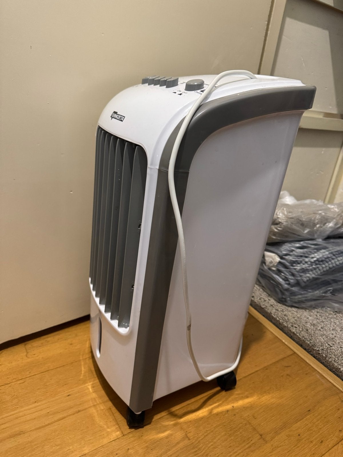 Termozeta Aircooler / met Water – Wit/Grijs, Witgoed en Apparatuur, Airco's, Ophalen, Gebruikt, Minder dan 60 m³, 3 snelheden of meer