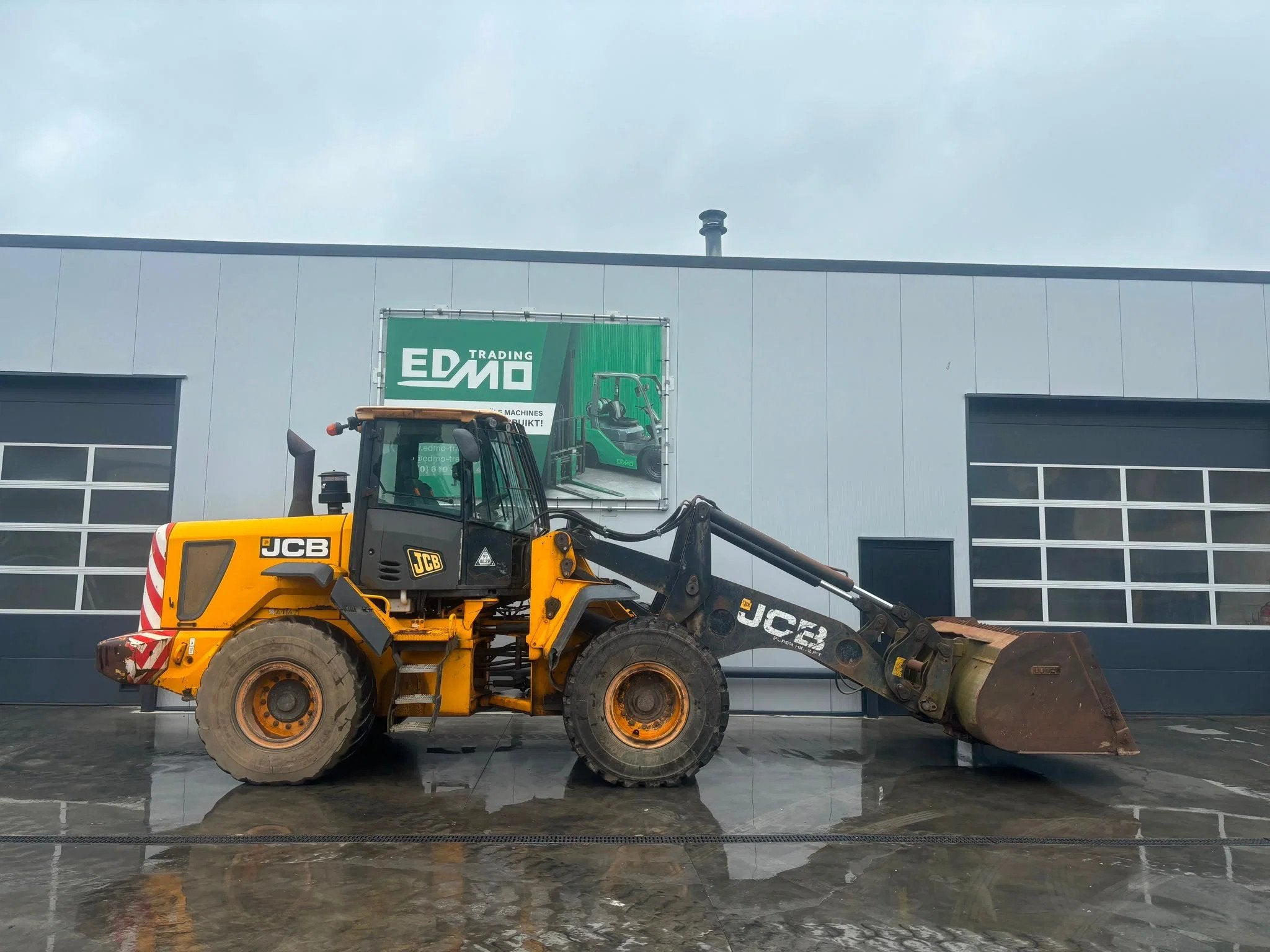 JCB WHEELED LOADING SHOVEL (bj 2011), Wiellader of Shovel