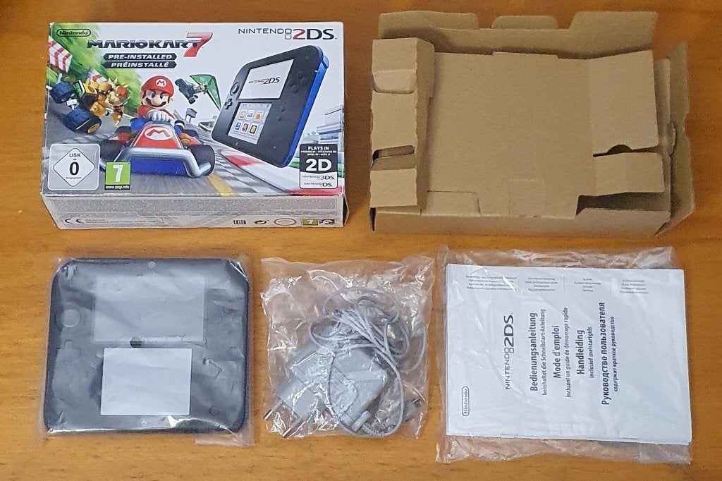 KRASVRIJ | Nintendo 2DS Mario Kart 7 EDITION met [4GB KAART], Spelcomputers en Games, Spelcomputers | Nintendo 2DS en 3DS, Ophalen of Verzenden