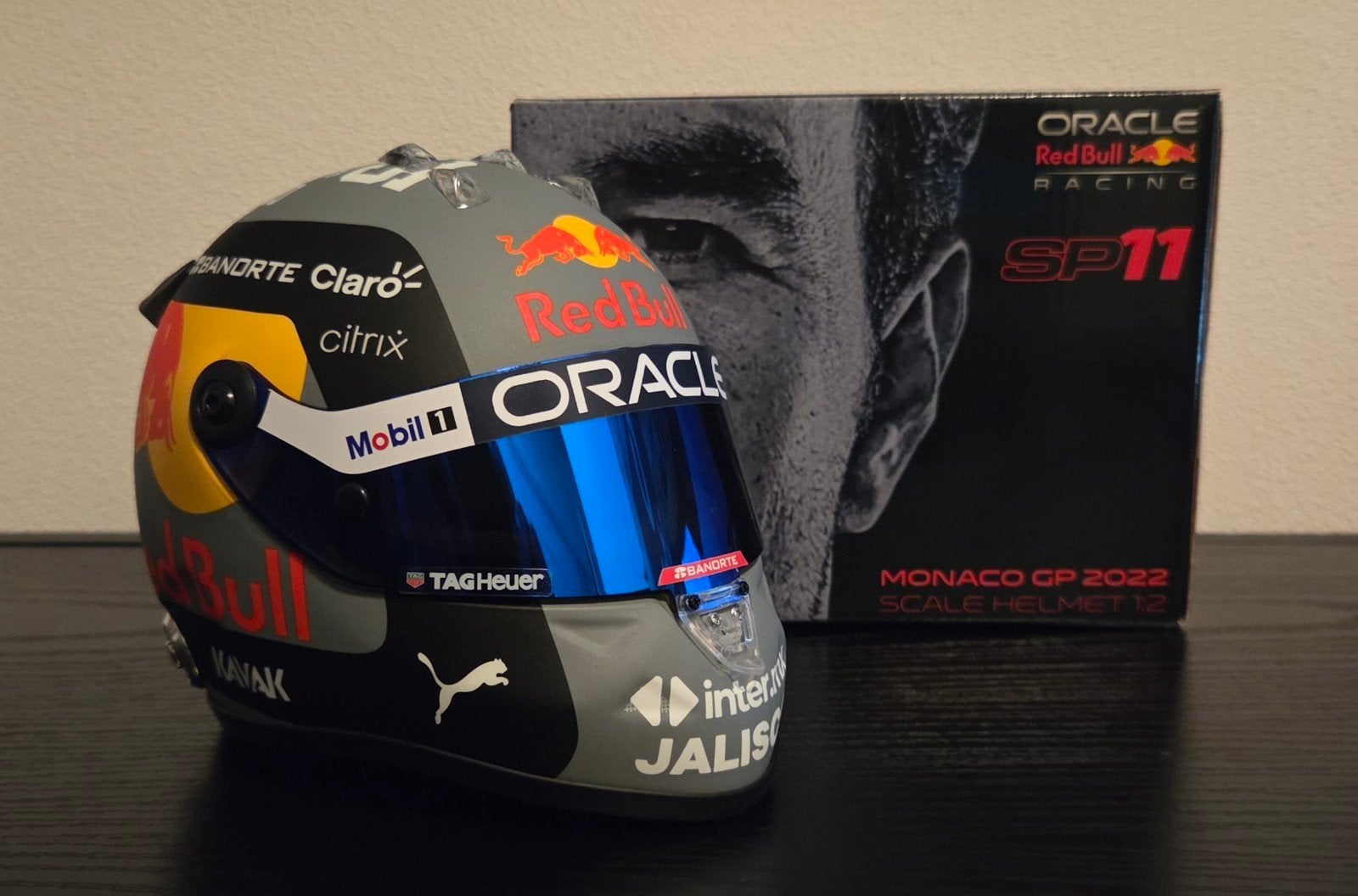 F1 Sergio Perez 2022 Monaco helm schaal 1/2, Ophalen of Verzenden, Zo goed als nieuw, Formule 1