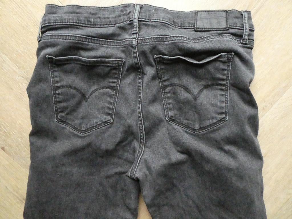 Zwarte Levi 720 High Rise Super Skinny spijkerbroek, 31-32, Zwart, Ophalen of Verzenden, Zo goed als nieuw, W30 - W32 (confectie 38/40)