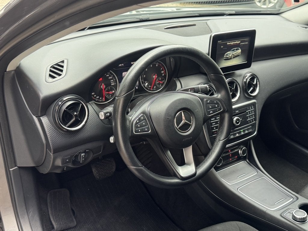 Mercedes-Benz A-Klasse 160 Ambition (bj 2016, automaat), Auto's, Gebruikt, 4 cilinders, Bedrijf, Traction-control