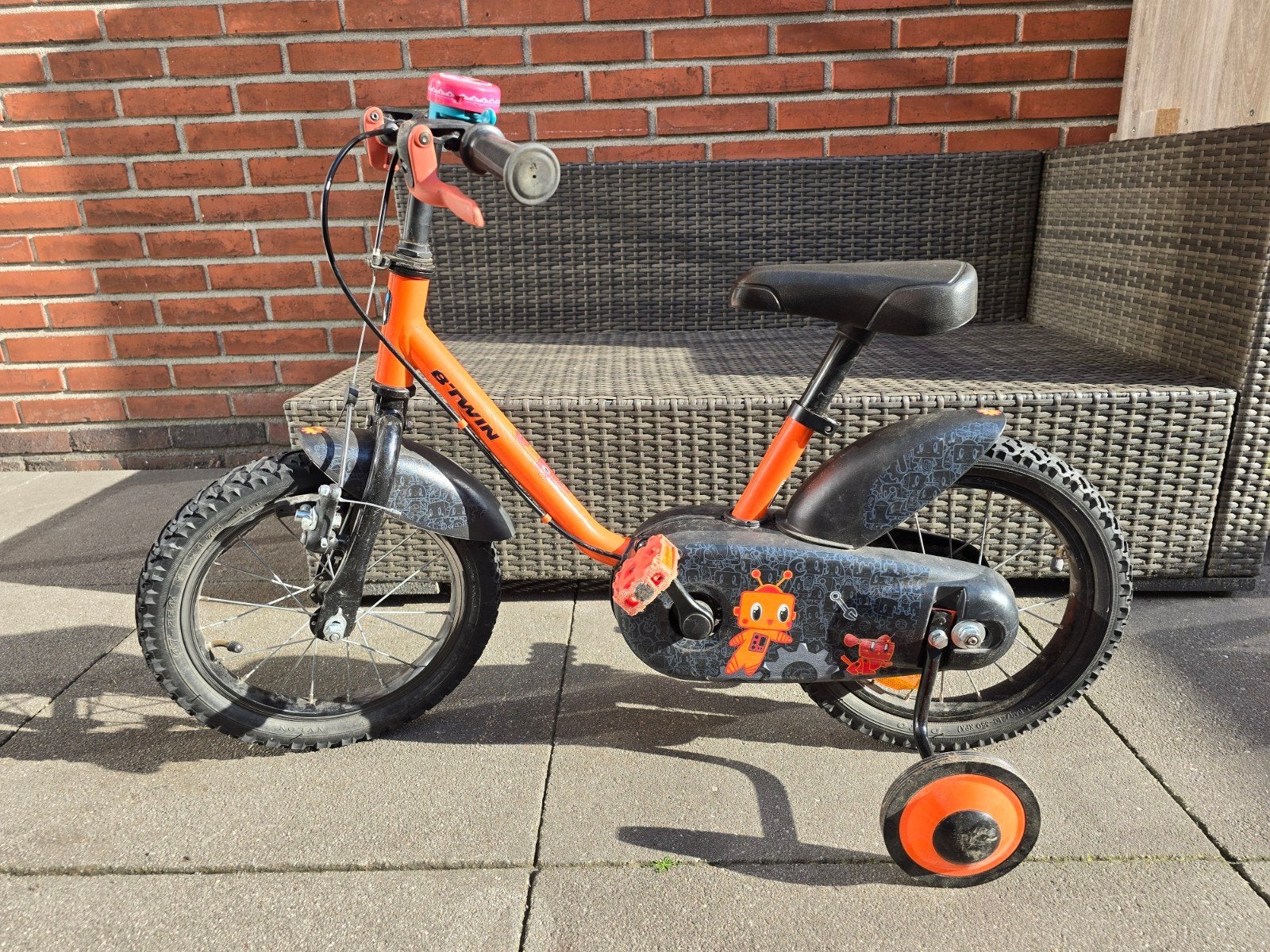 B'Twin 14 inch kinderfiets met zijwieltjes, Fietsen en Brommers, Fietsen | Kinderfietsjes, Ophalen, Zijwieltjes, Gebruikt, Velgrem