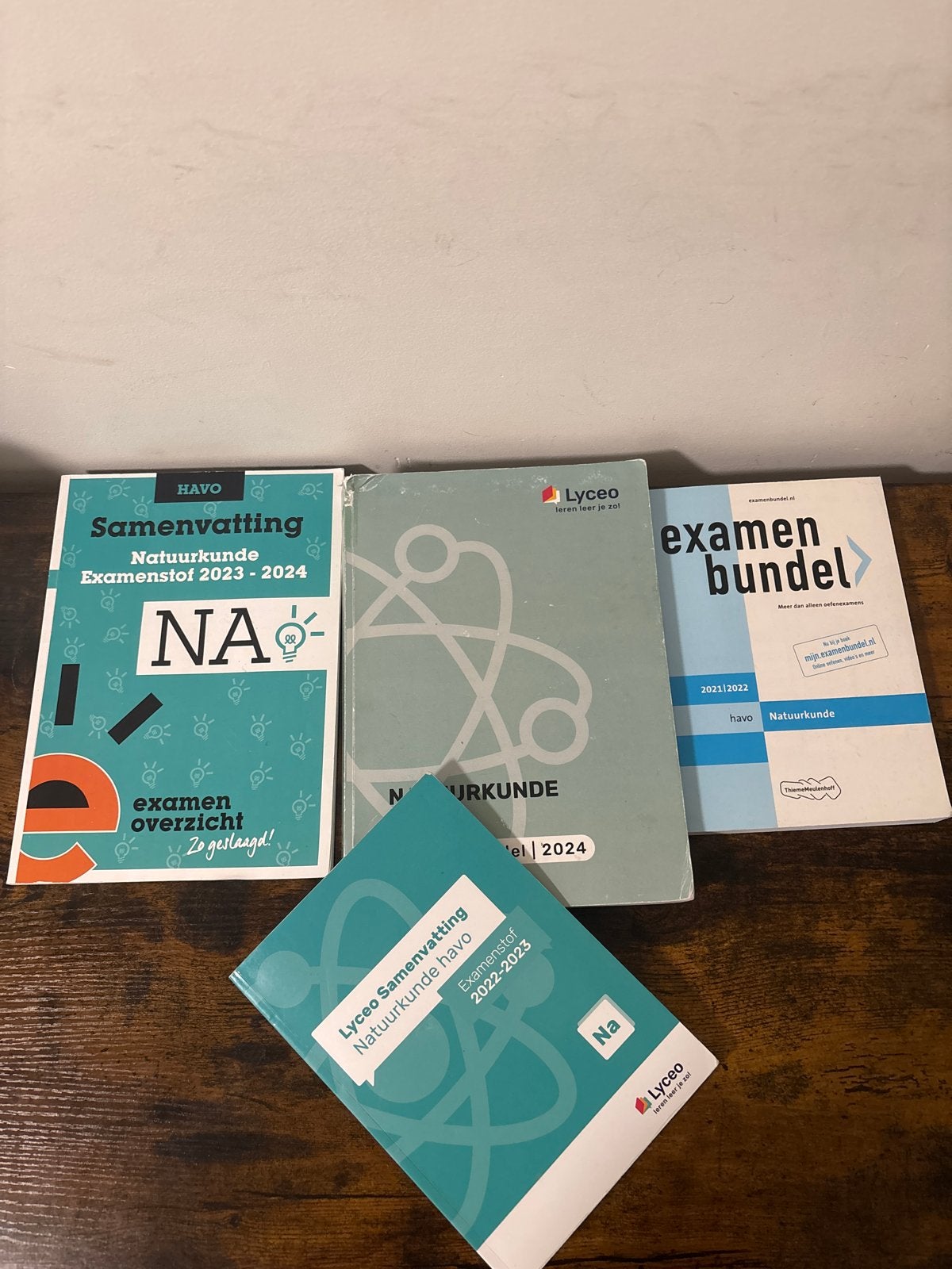 Natuurkunde Examenbundel & Samenvatting HAVO (2023-2024), Ophalen of Verzenden, Gelezen, HAVO, Natuurkunde