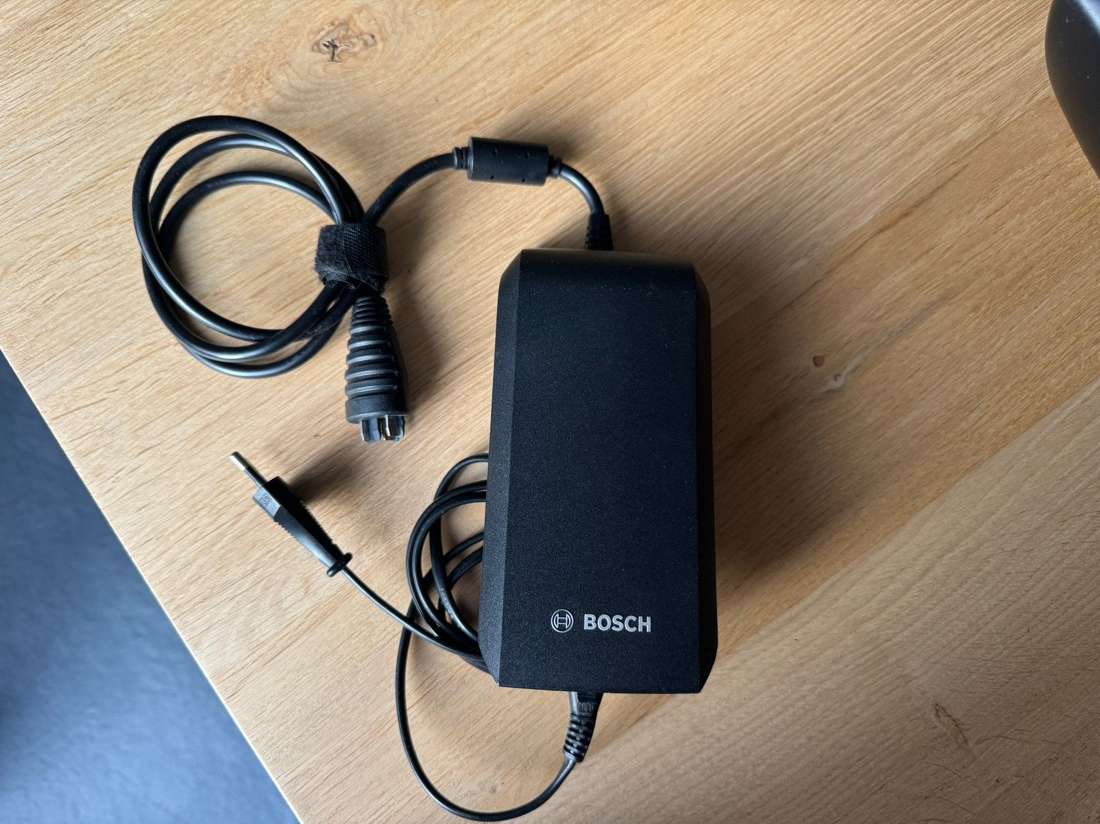 Bosch charger BCS220 (4A), Fietsen en Brommers, Ophalen of Verzenden, Zo goed als nieuw