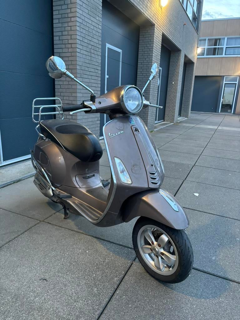 Vespa primavera 2017 geel kenteken opknapper beugels, Ophalen of Verzenden, Zo goed als nieuw, Benzine