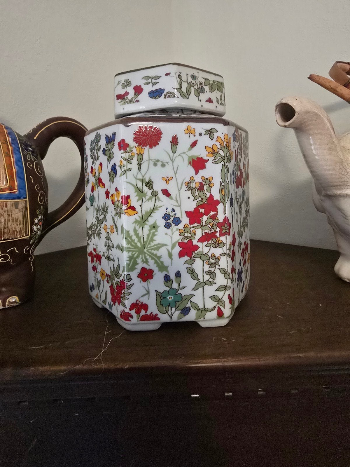 Vintage zeshoekige dekselpot met kleurrijk bloemendecor, Ophalen