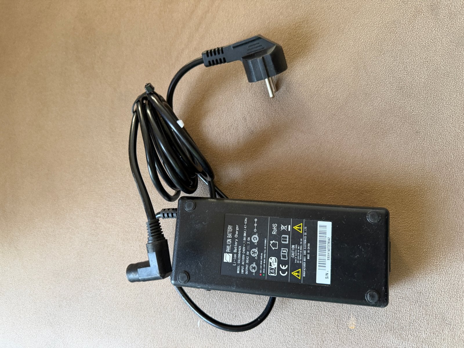 Rhilion Li-ion Batterijlader 42V 2A, Gebruikt