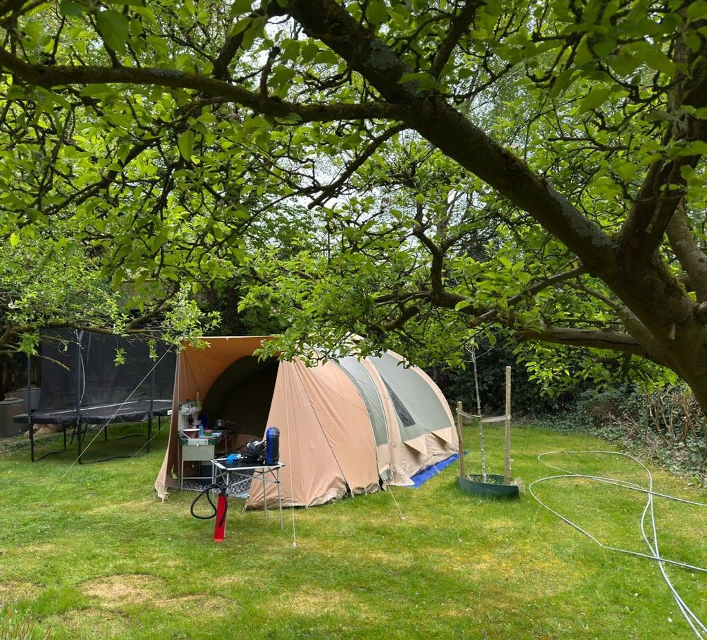 opblaasbare/oppomp tent Wilderness, Ophalen, Gebruikt, Tot en met 4