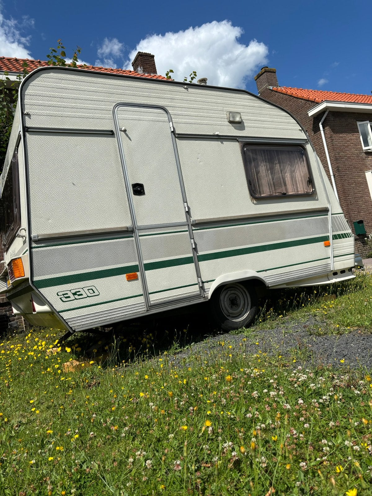 Ideale lichte Chateau 330 (Rijbewijs B!) + Voortent/Luifel, Chateau, 2 aparte bedden, Treinzit, Luifel