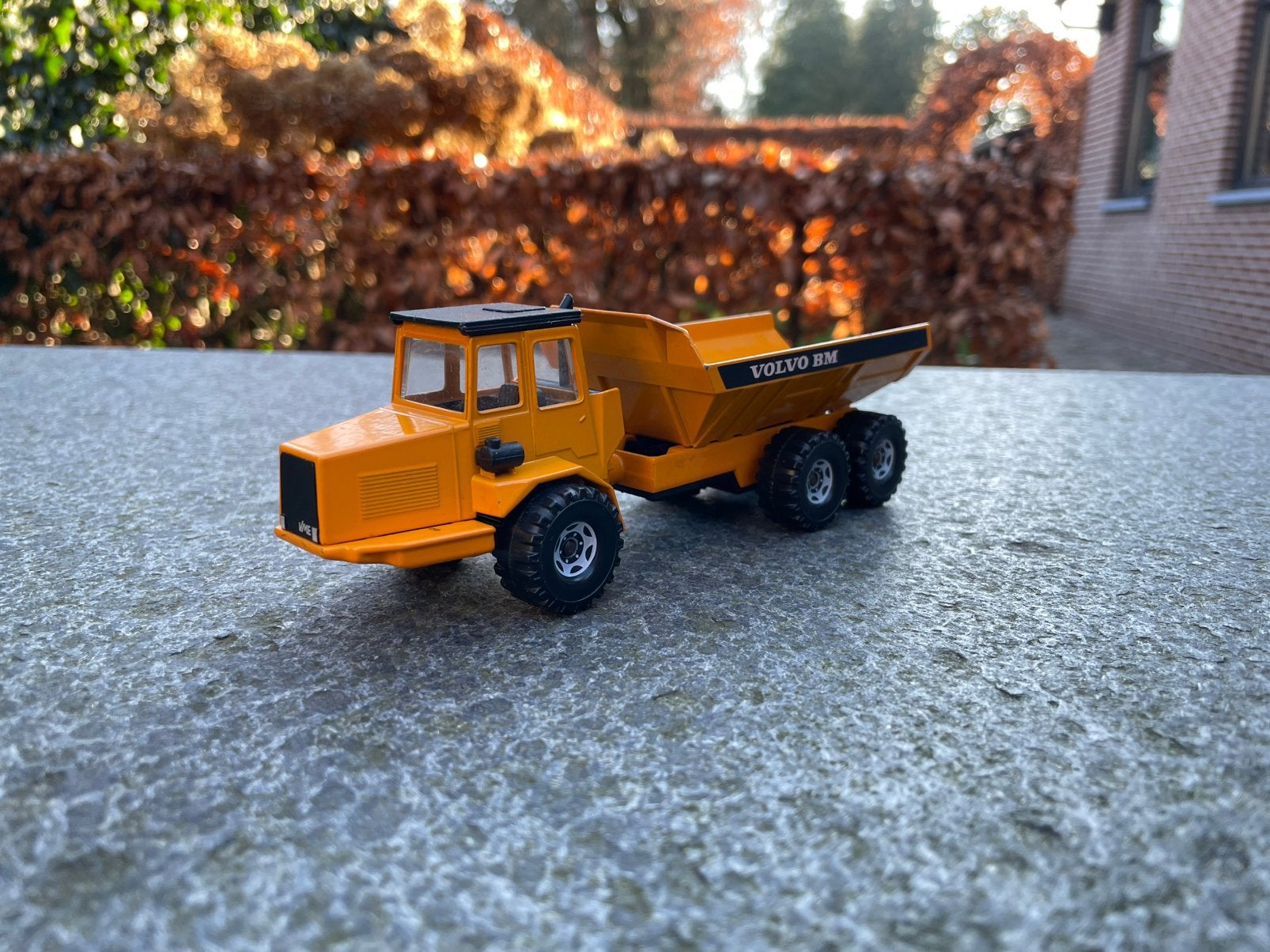 Siku 2825 - Volvo BM dumpertruck oranje, Ophalen of Verzenden, Nieuw, Bus of Vrachtwagen, SIKU