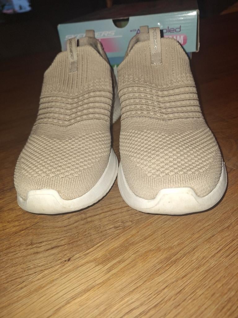 Skechers instappers maat 37- Zo goed als nieuw, Ophalen of Verzenden, Zo goed als nieuw, Beige