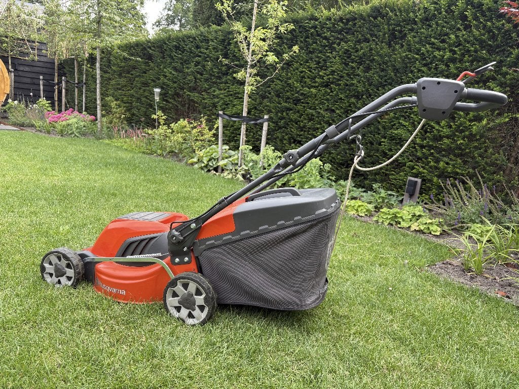 Husqvarna LC141C elektrische grasmaaier, Ophalen, Cirkelmaaier, Gebruikt, Elektrische grasmaaier