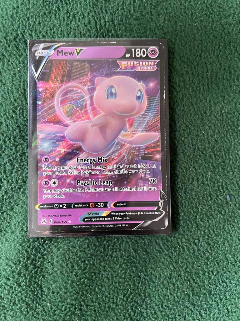 Mew V Pokémon Kaart - Fusion Strike 060/159, Ophalen, Zo goed als nieuw, Losse kaart