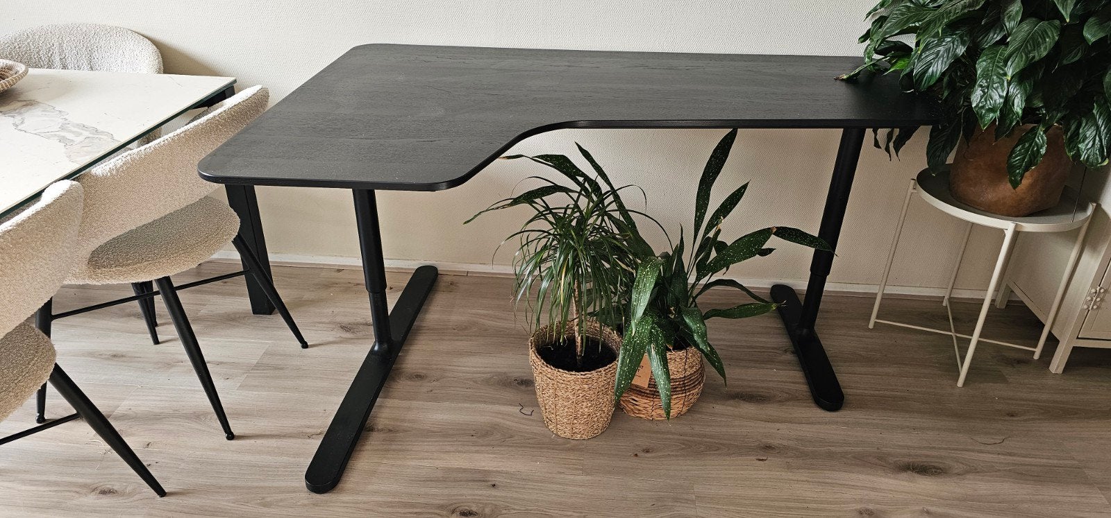 Ikea Bekant hoekbureau met verstelbare poten 160  110, Huis en Inrichting, Ophalen, Zwart, 160 cm, Gebruikt