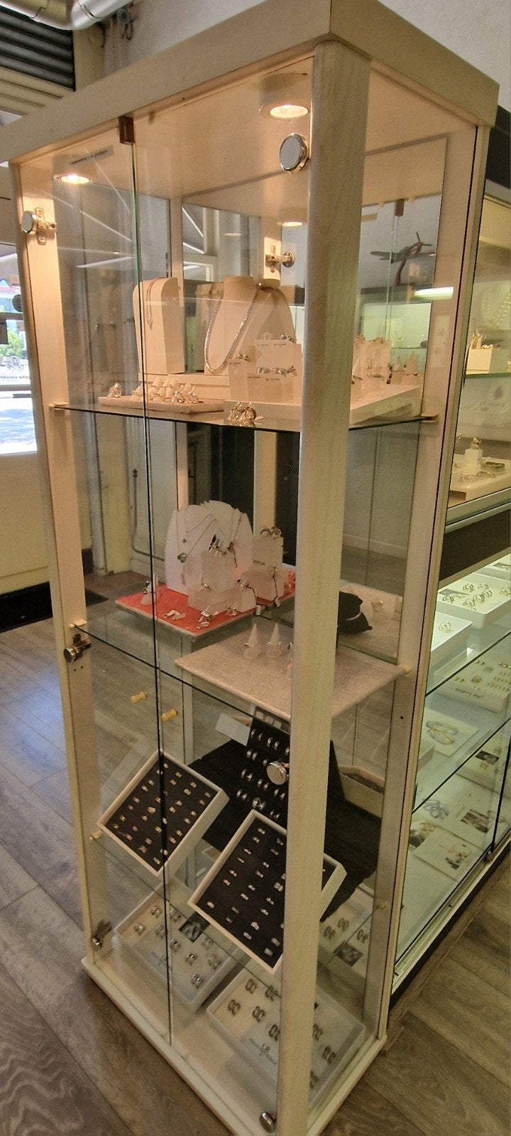 winkel / verzamel vitrines te koop, Ophalen, 25 tot 50 cm, 100 tot 150 cm, 100 tot 150 cm