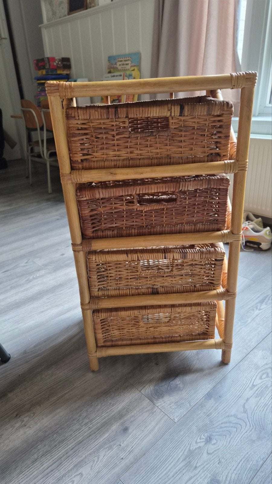Rotan kastje met 4 lades - Vintage rieten ladekast, Huis en Inrichting, Kasten | Ladekasten, Ophalen, Minder dan 50 cm, Gebruikt