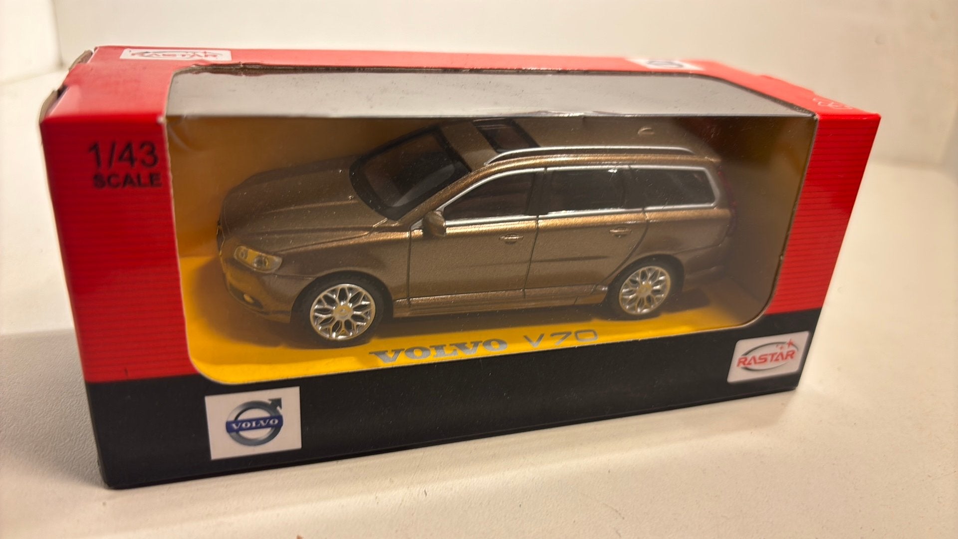 Volvo v70 rastar 1.43, Hobby en Vrije tijd, Overige merken, Auto, Ophalen of Verzenden, A