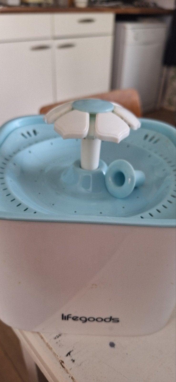 Lifegoods lekker schoon drinkwater voor kat of hond, Ophalen of Verzenden, Automatisch, Zo goed als nieuw