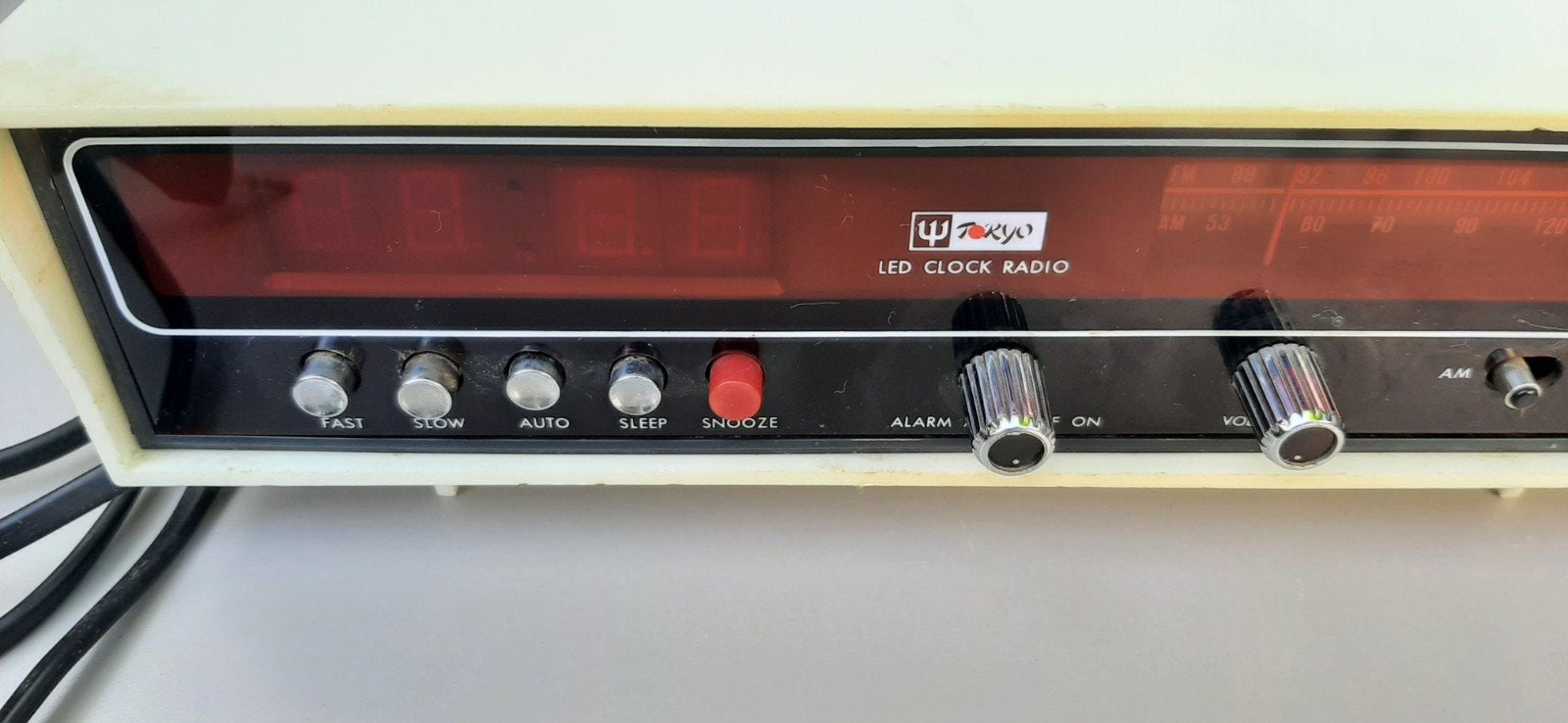 Vintage Tokyo LED Wekker Radio RD-555 - Wit, Audio, Tv en Foto, Radio's, Gebruikt, Radio, Ophalen of Verzenden