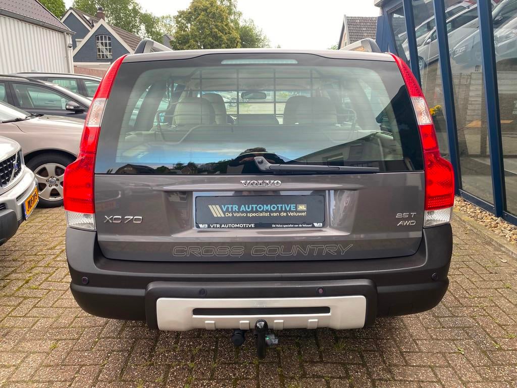 Volvo XC70 2.5 T Summum Automaat AWD 210PK LEER / NAVI / TRE, Automaat, Gebruikt, Beige, Bruin