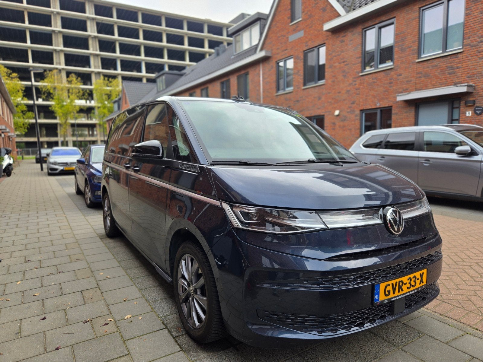 VW Multivan T7 | ehybrid | style | full option | 7-zits, Overige carrosserieën, 2077 kg, Blauw, 7 stoelen