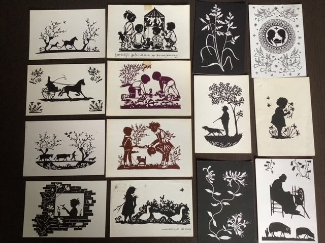 28x ansichtkaart uitgevoerd als Knipkunst 1965-1990., Verzamelen, Ophalen, 1960 tot 1980, Gelopen, Cultuur en Media