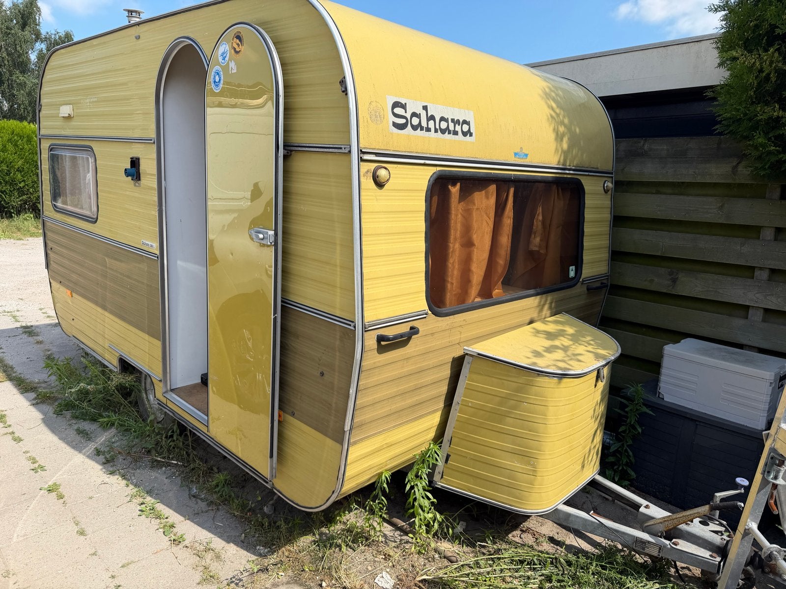 Sahara Caravan - opknapper, Caravans en Kamperen, Caravans, Overige merken, Omvormbare zithoek, Treinzit, Tot en met 3