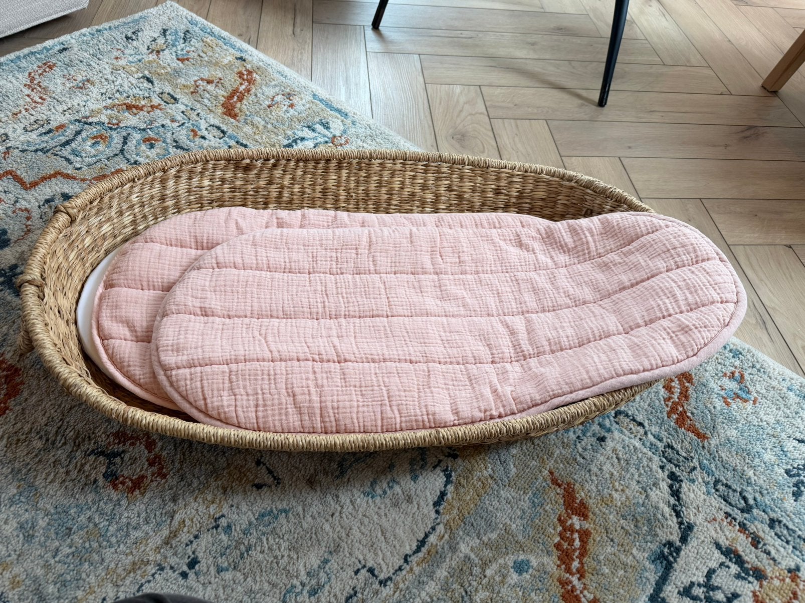 Olli Ella Nyla verschoonkussen/mand + matras + roze liner, Kinderen en Baby's, Ophalen of Verzenden, Zo goed als nieuw