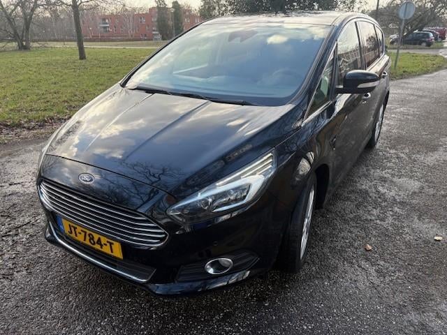 Ford S-Max 1.5 Ecoboost Titanium 2016 5p Zwart 1e eigenaar, Auto's, Voorwielaandrijving, 15 km/l, 4 cilinders, 160 pk
