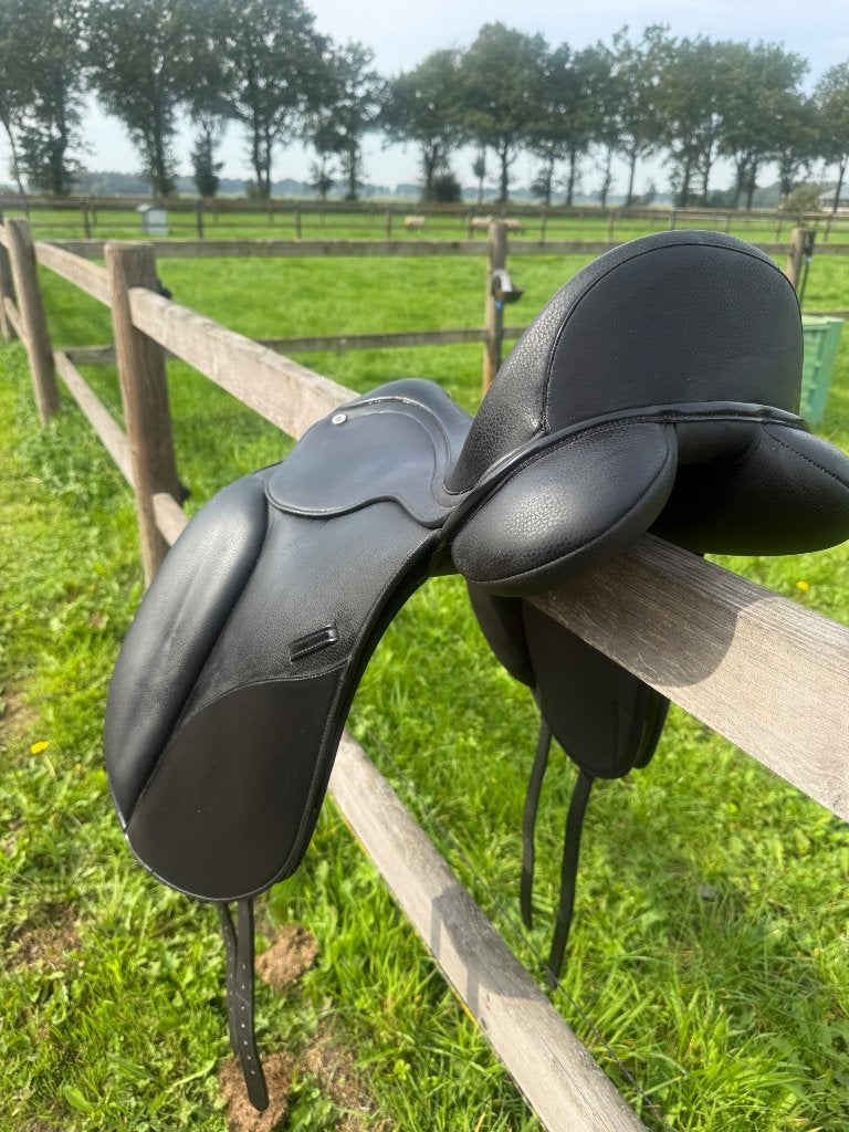 Norton pro New generation dressuurzadel, Dieren en Toebehoren, Dressuur, Wijd, Overige merken, M (17 inch)