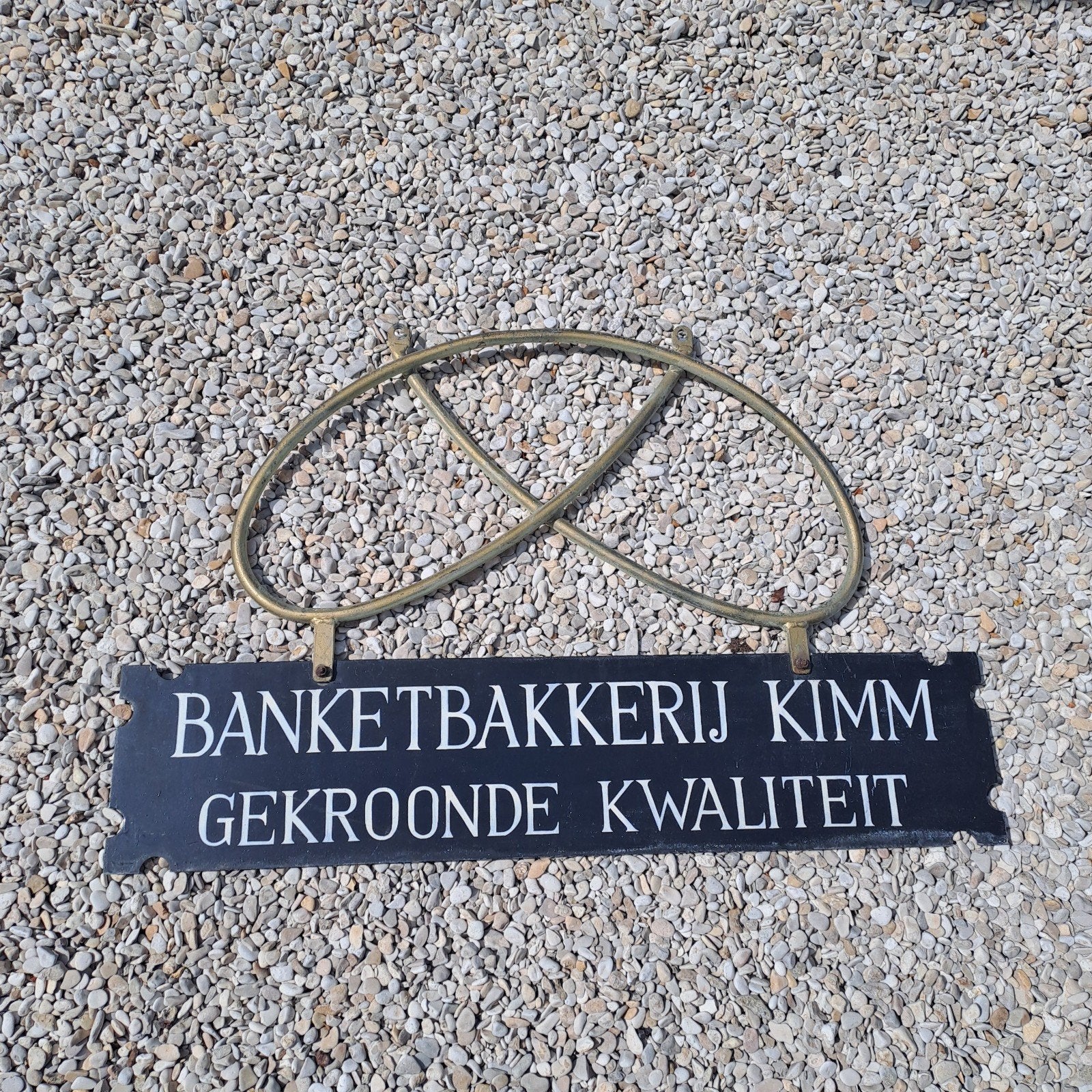 antieke gevelreclame banketbakkerij Kimm met krakeling, Ophalen of Verzenden, Gebruikt, Reclamebord