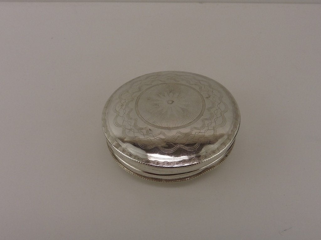 Zilveren pillendoosje                                   Z190