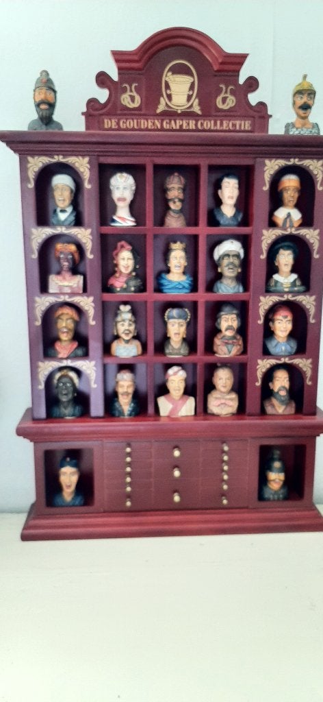 Goude gapertjes colletie met kabinet., Ophalen, Zo goed als nieuw, Mens
