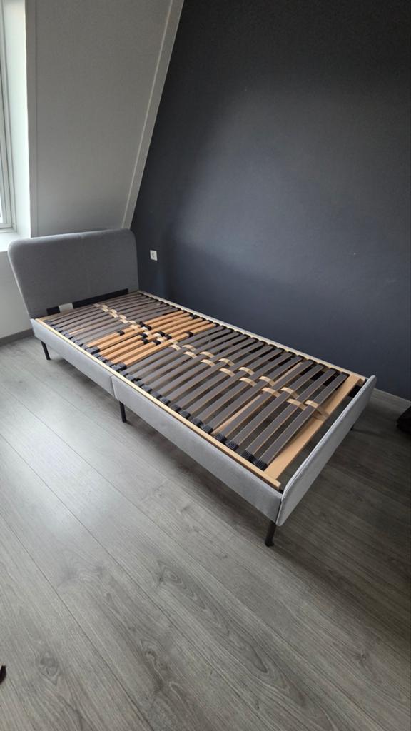 Eenpersoonsbed met lattenbodem 90x200cm, Gebruikt, 90 cm, Eenpersoons, Ophalen of Verzenden