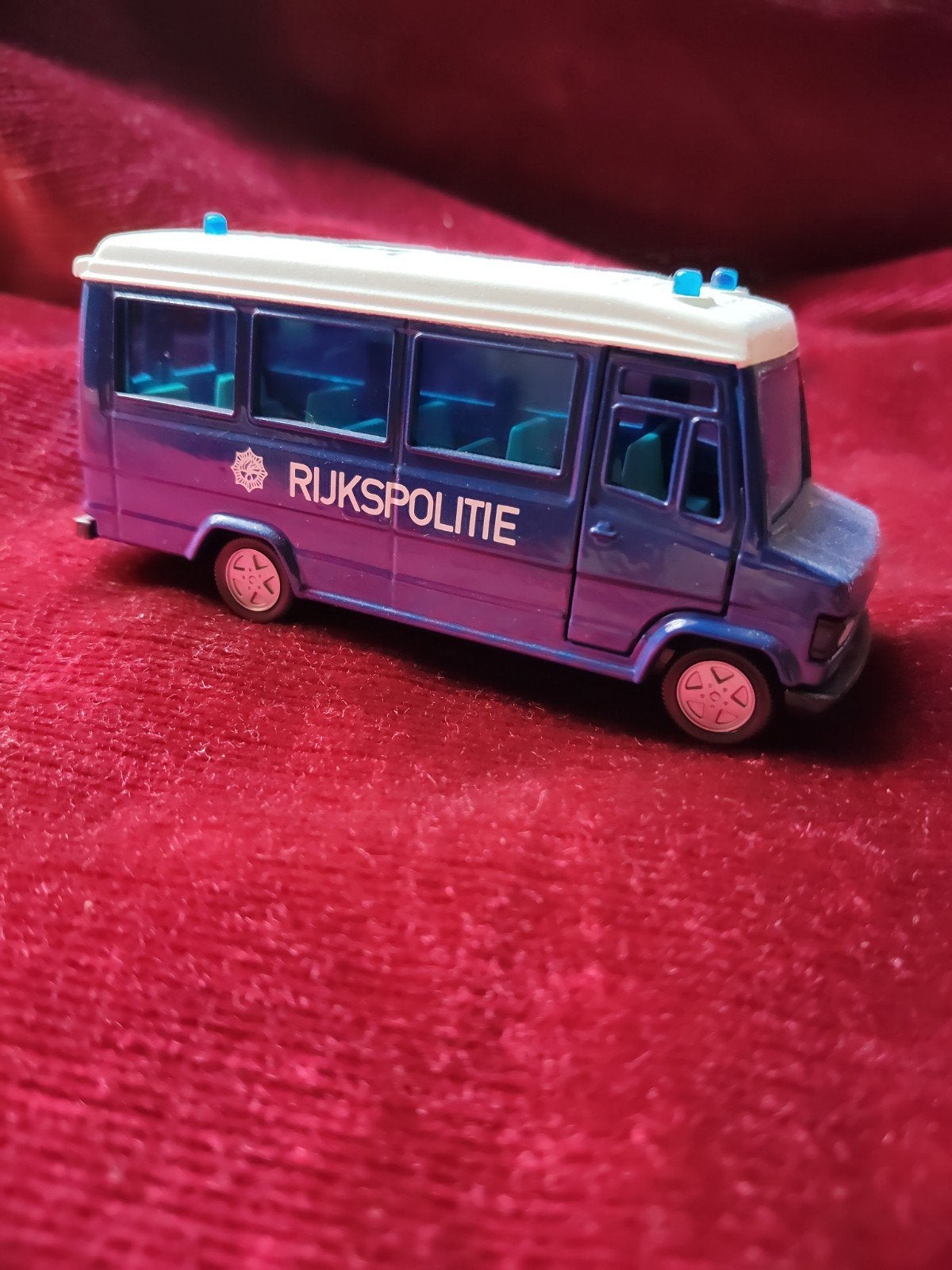 Siku Mercedes-Benz 809D Rijkspolitie ME busje, Ophalen of Verzenden, Zo goed als nieuw, Auto, SIKU