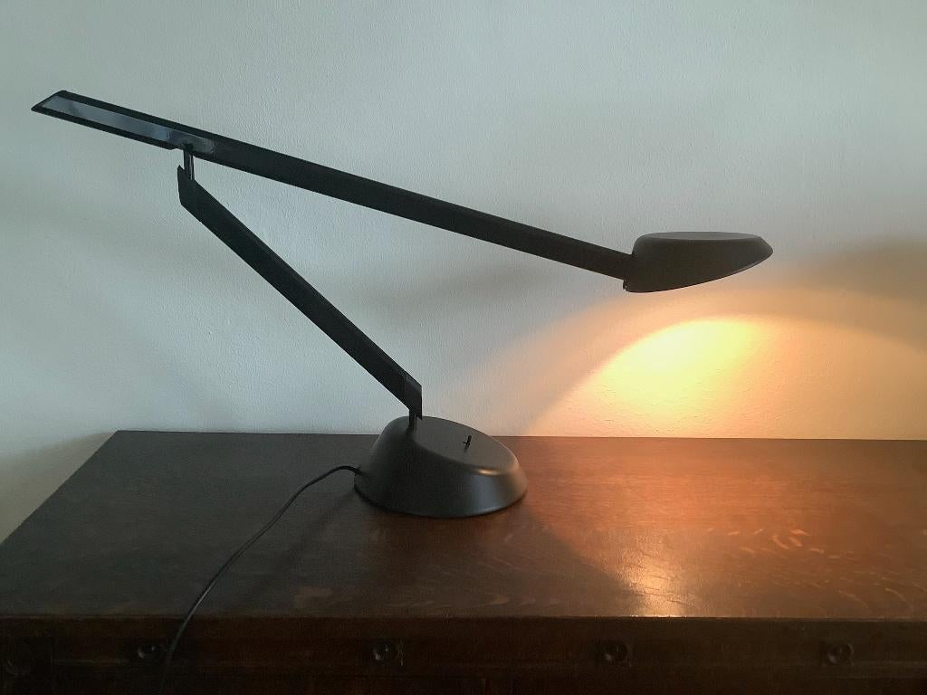 Oluce Lester Vico Magistretti tafellamp, Huis en Inrichting, Lampen | Tafellampen, Ophalen of Verzenden, Zo goed als nieuw, Minder dan 50 cm