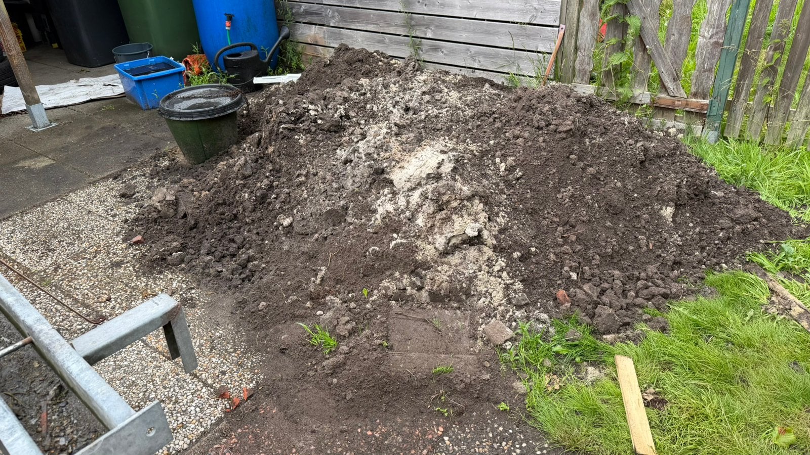 Geatis Zwart grond, Tuin en Terras, Zand, Ophalen, Zo goed als nieuw, Overige typen