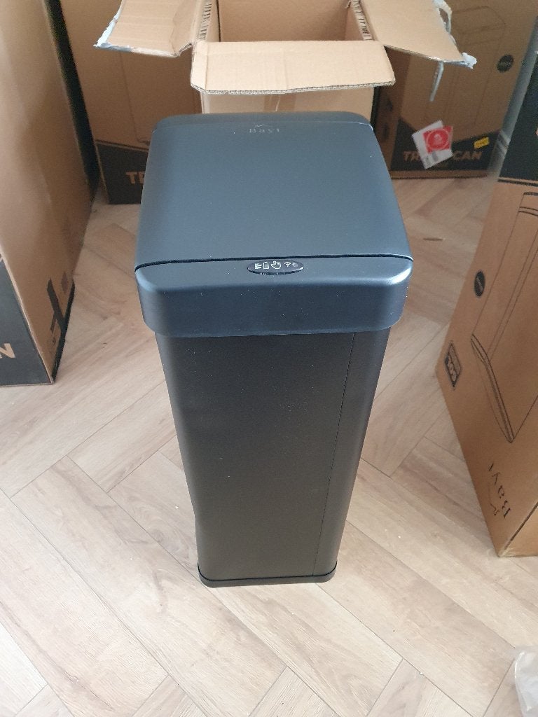 Bayt Prullenbak met sensor – 60 L zwart | Nieuw met deuk, Verzenden, Nieuw, 40 liter of meer, Rvs