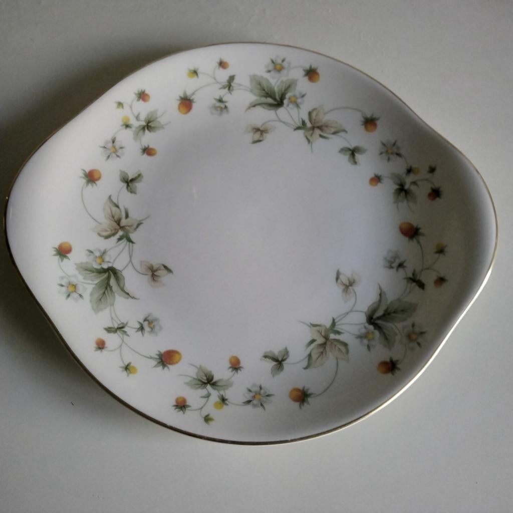 Royal doulton taartschaal  strawberry cream, Ophalen of Verzenden, Porselein, Overige stijlen, Schaal of Schalen