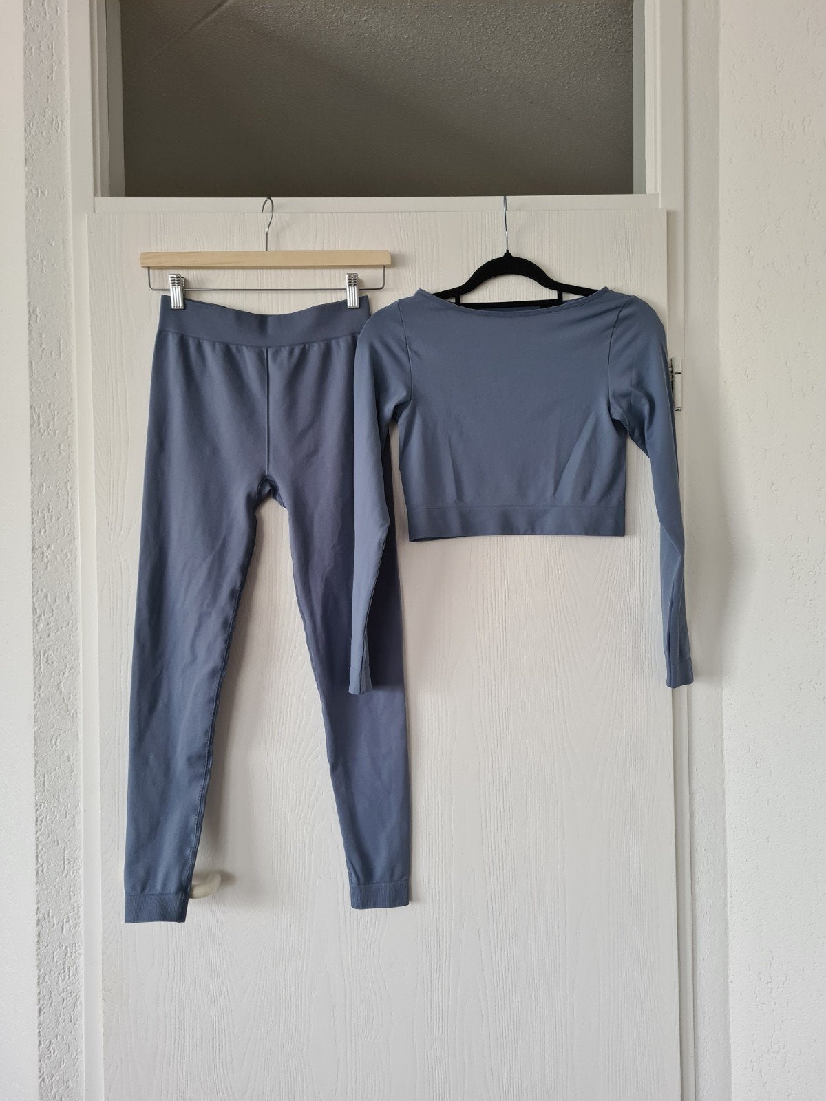 Grijsblauwe sportset (top + legging) van H&M maat S, H&M, Verzenden, Zwart, Nieuw