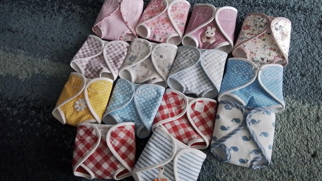 Poppenkleertjes   WASBARE POPPENLUIERS  taillemaat  24-26 cm, Ophalen of Verzenden, Nieuw, Babypop