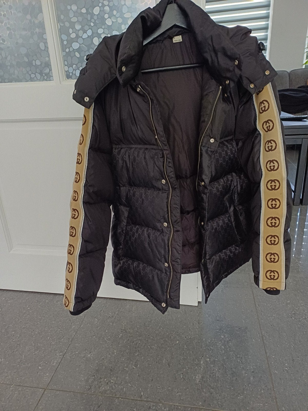 Gucci Puffer Jas Zwart met GG-patroon en streepdetails, Kleding | Heren, Ophalen, Maat 48/50 (M), Zwart, Zo goed als nieuw
