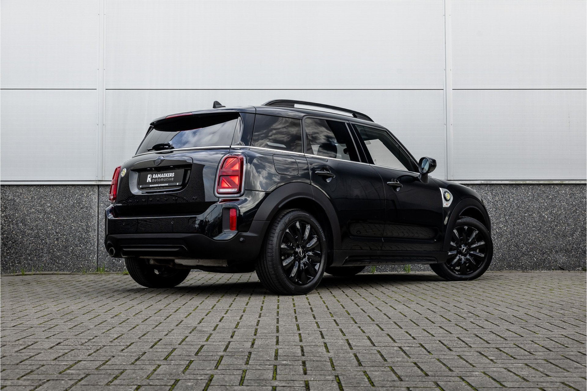MINI Countryman 1.5 Cooper S E ALL4 Leder / Camera / 18 inch, Auto's, Automaat, Dealer onderhouden, Gebruikt, Euro 6