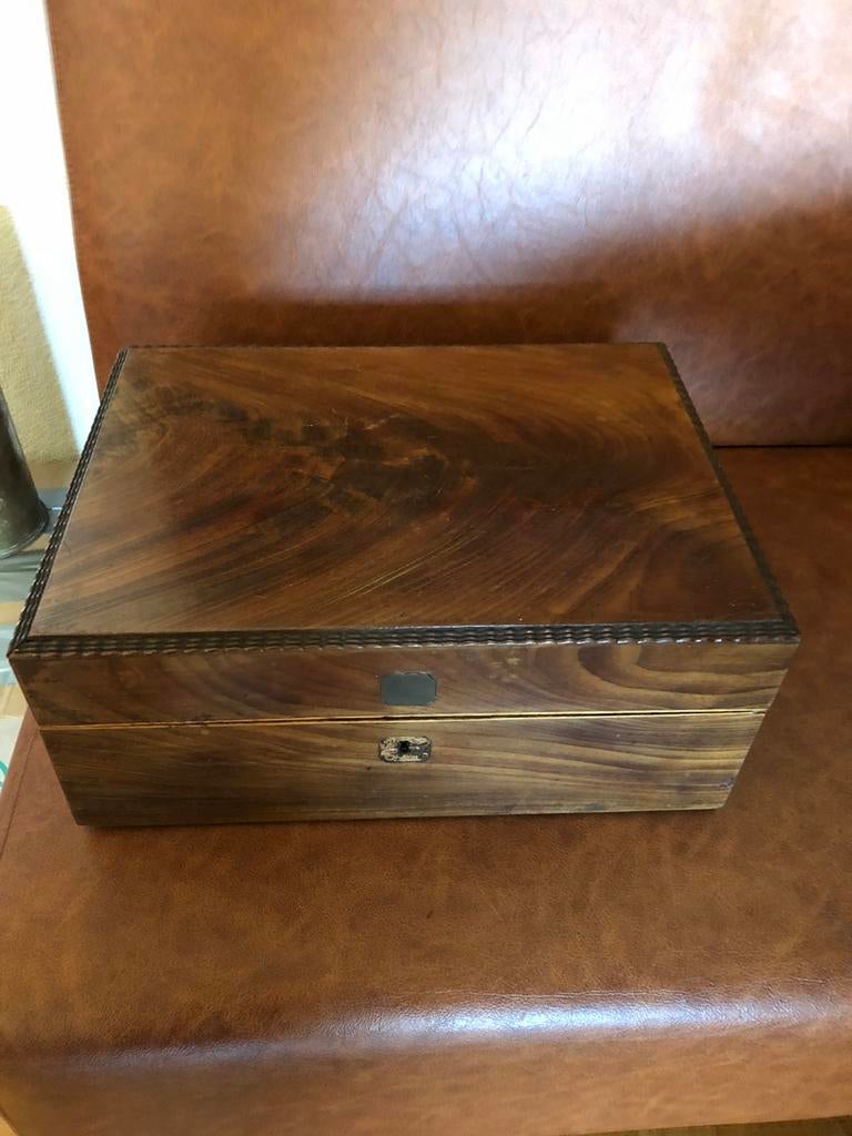Schrijf bureau in kist zeer oud, Ophalen of Verzenden